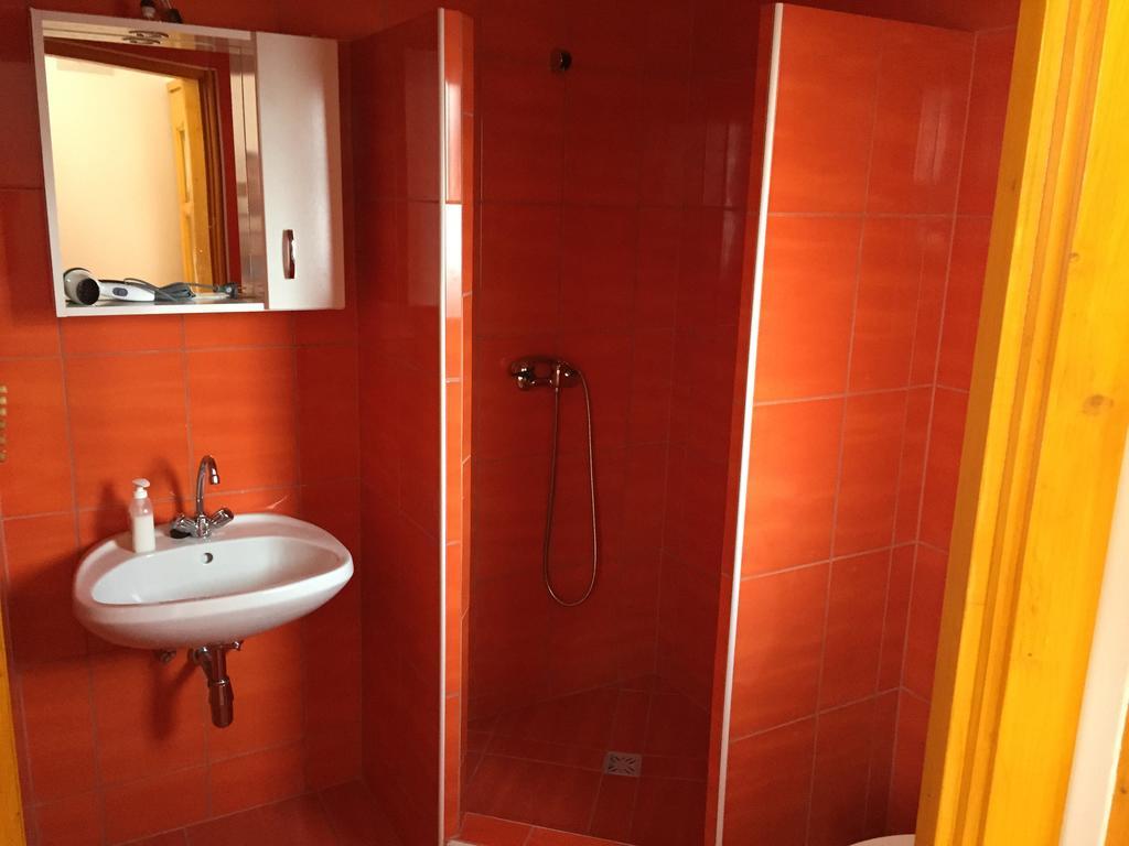 Aqua Thermal Soterapia Es Apartmanhaz Püspökladány الغرفة الصورة